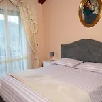 Clara Villa *